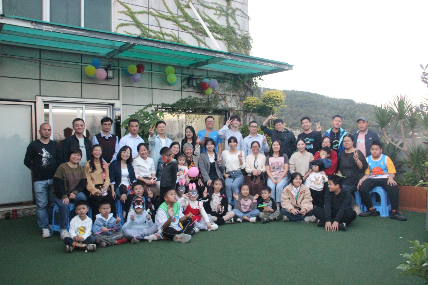 E:\lys\工作\綜合部\公司重大活動、新聞\2023.11.28 家庭開放日&八十分大賽\網(wǎng)站\合照.JPG